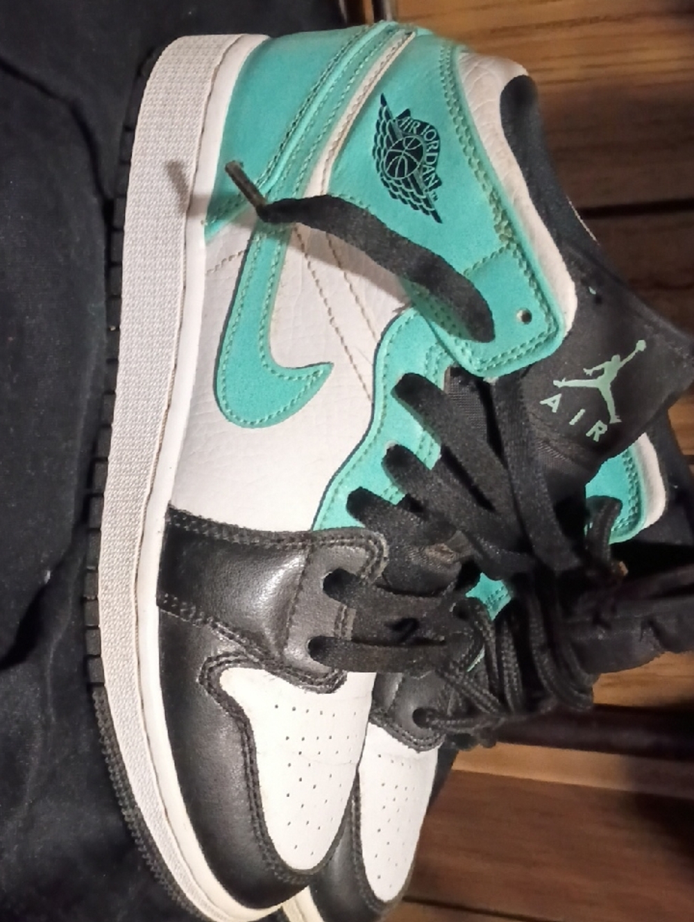 Air Jordan 1 Mids Teal & Black Sneaker